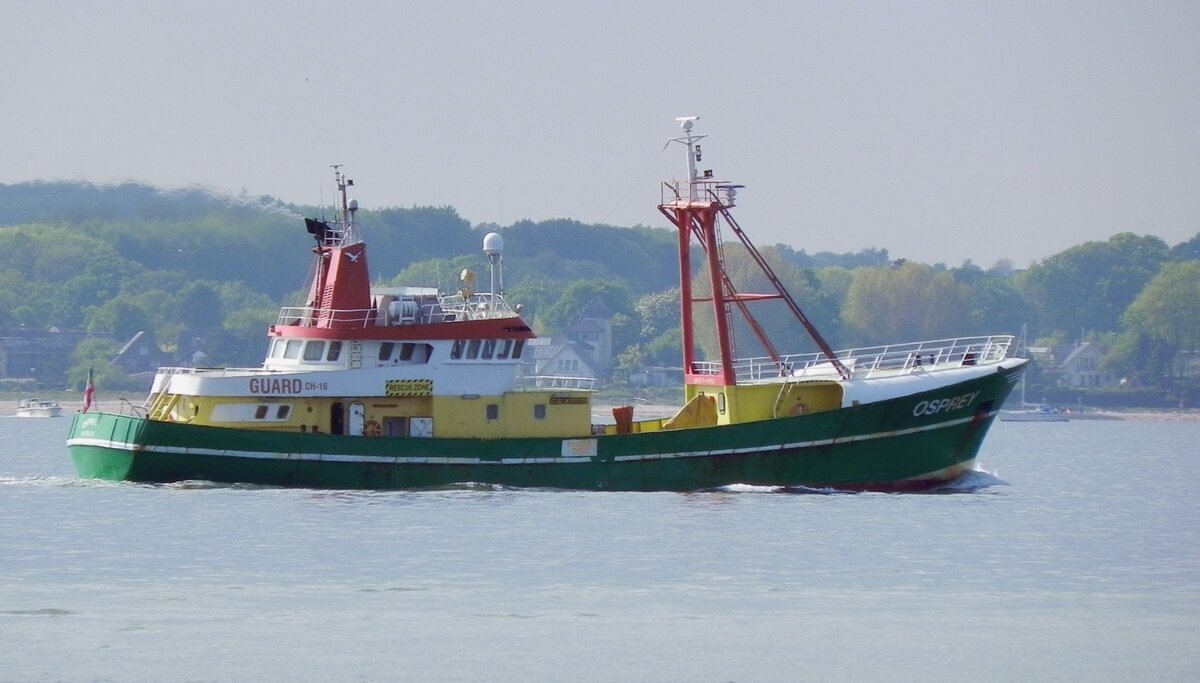 Das Schiff  OSPREY  IMO 8402694, am 28.05.23 in der Kieler Förde vor Laboe. Das Schiff wurde 1984 auf der  Scheepswerf Visser  in Den Helder, Niederlande gebaut und ist im Besitz der WINDEA Offshore, Hamburg, einem Unternehmen der Offshore-Windindustrie.
