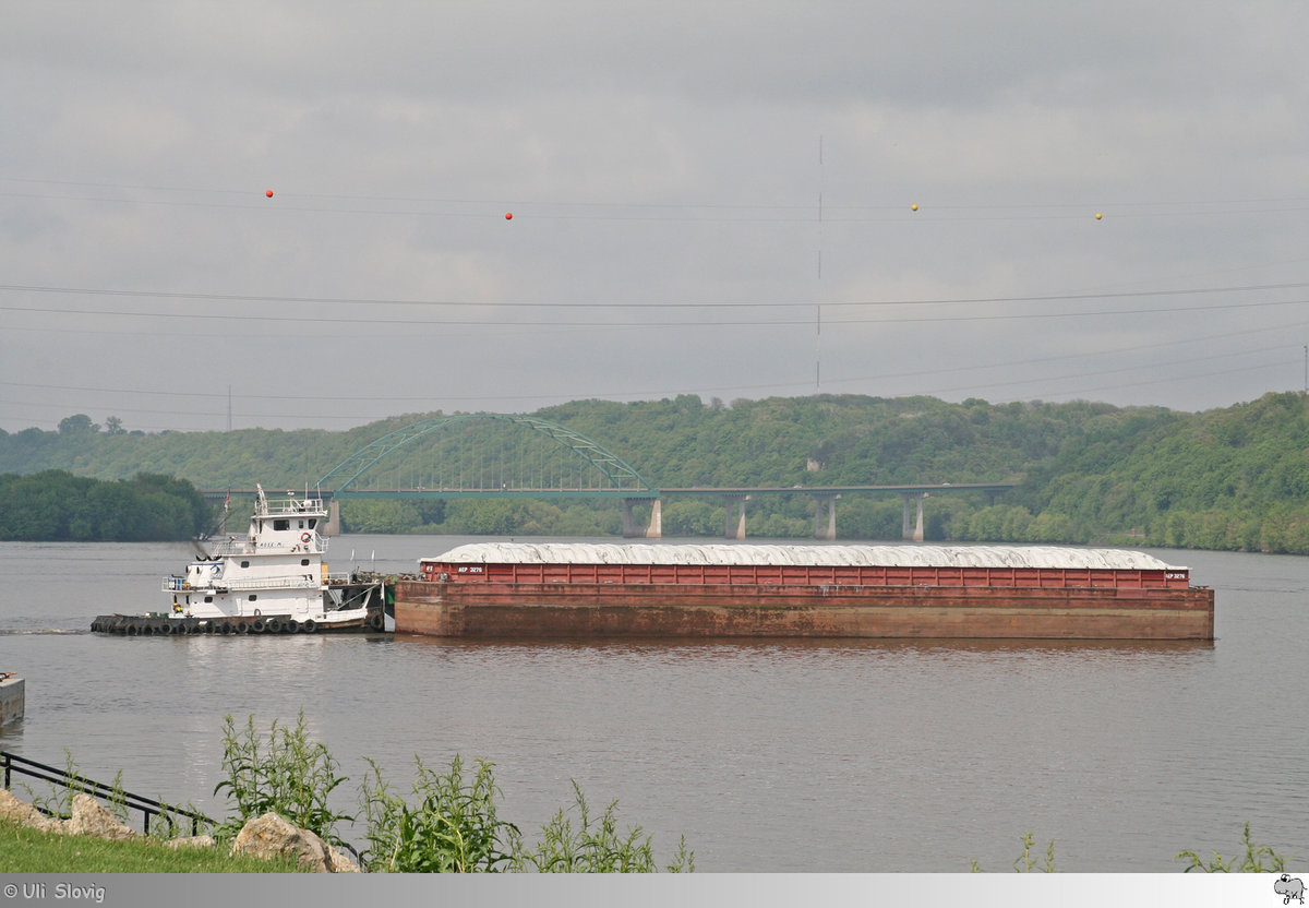 Das Schubschiff  Rose M.  bei der Arbeit am 11. Mai 2016 in Dubuque, Iowa / USA. 