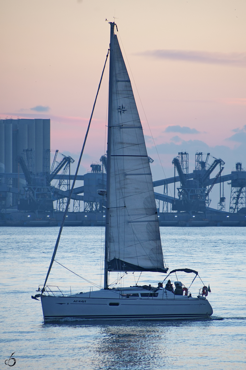 Das Segelboot  All Ways  im Januar 2017 auf dem Tejo in Lissabon.