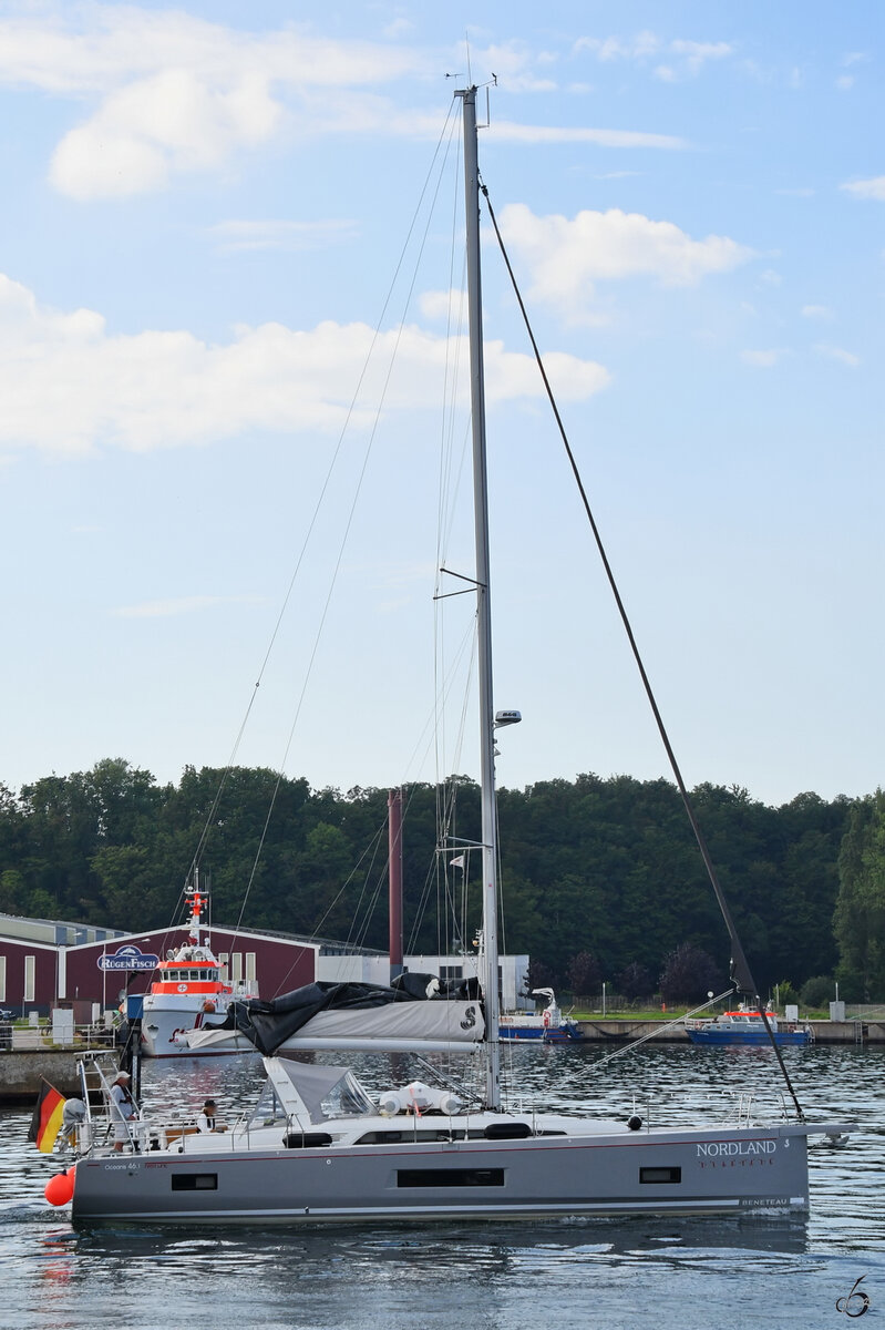 Das Segelboot NORDLAND 3 kommt gerade in Sassnitz an. (August 2023)