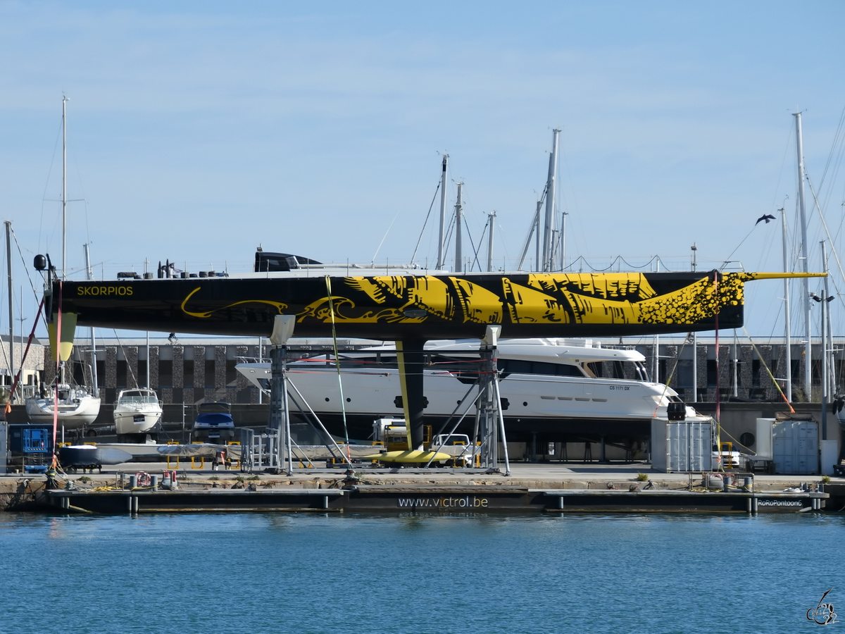 Das Segelboot SKORPIOS war Anfang November 2022 in Barcelona zu sehen.