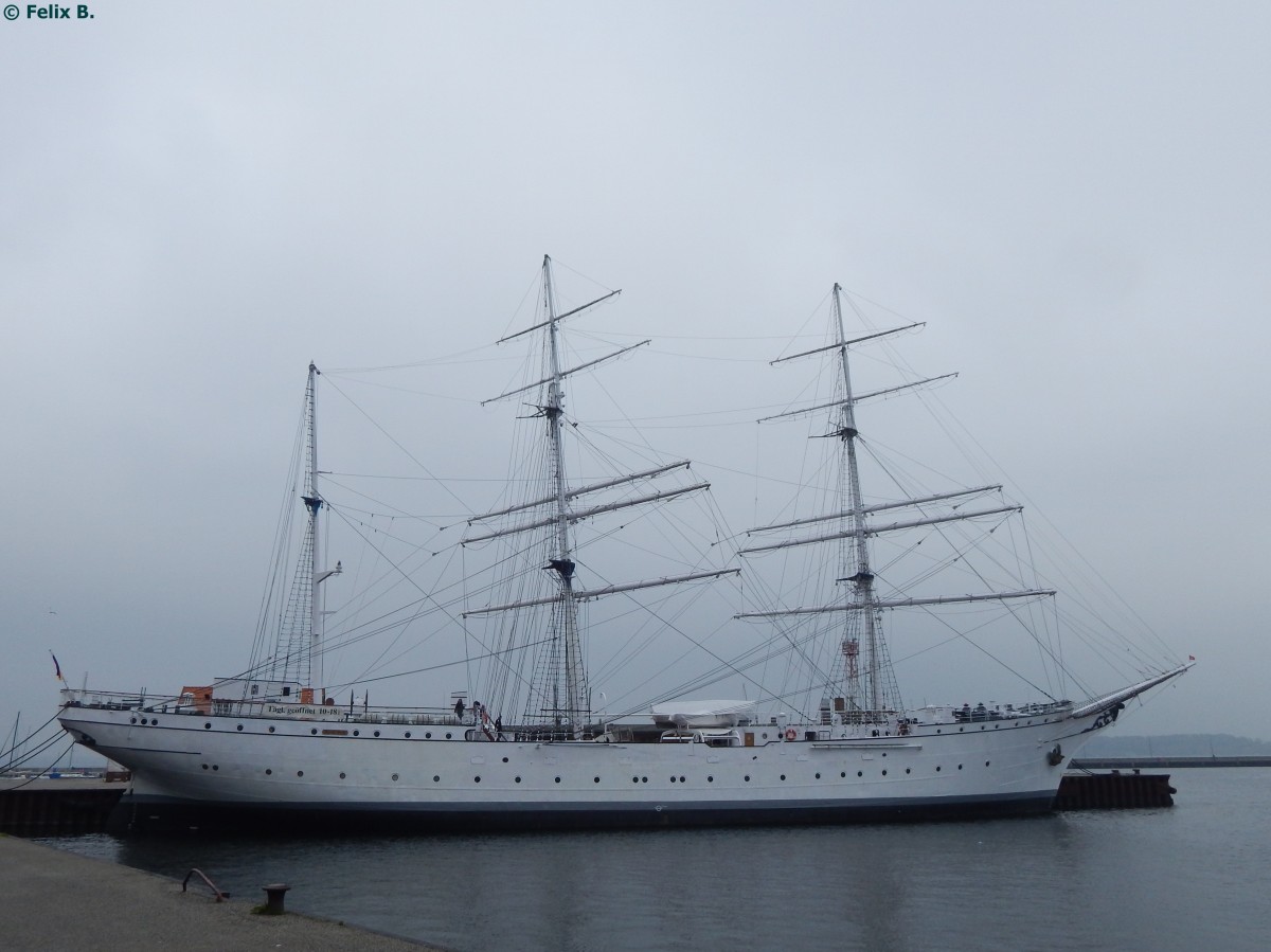 Das Segelschulschiff  Gorch Fock  im Stralsunder Hafen am 29.10.2014