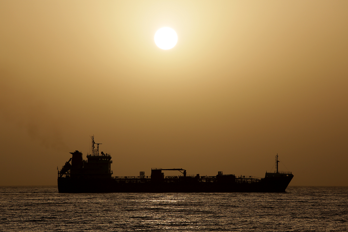 Das spanische Tankschiff  Dacil  vor der Küste von Lanzarote bei Arrecife, 23.02.2019