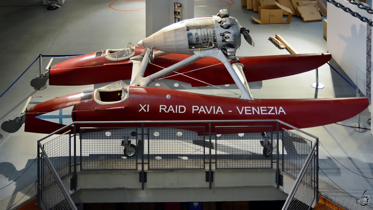 Das Speedboot IDROSCIVOLANTE stammt aus dem Jahr 1929 und wird von einem 9 Zylinder Alfa Romeo Sternmotor angetrieben. (Museum für Wissenschaft und Technik in Mailand, April 2015)
