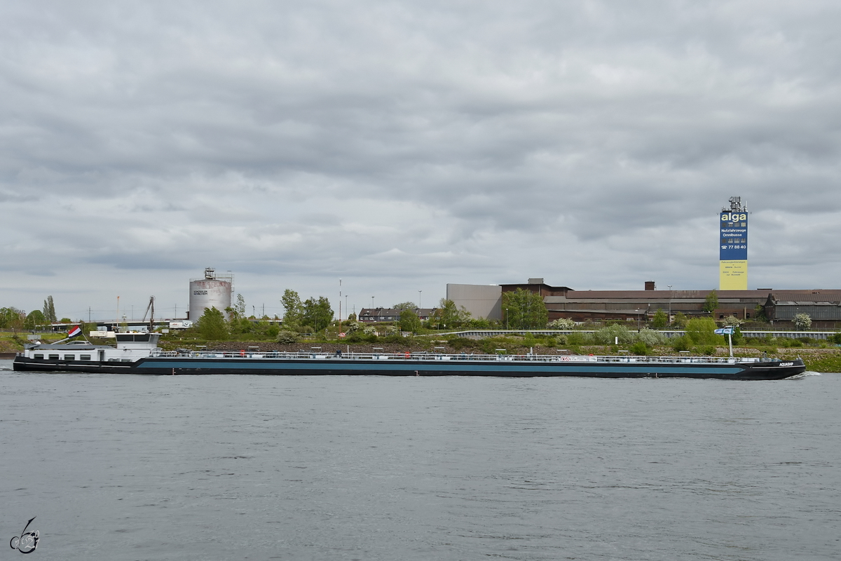 Das Tankmotorschiff AQUASHIP (ENI: 02333736) war Anfang Mai 2021 auf dem Rhein bei Duisburg zu sehen.