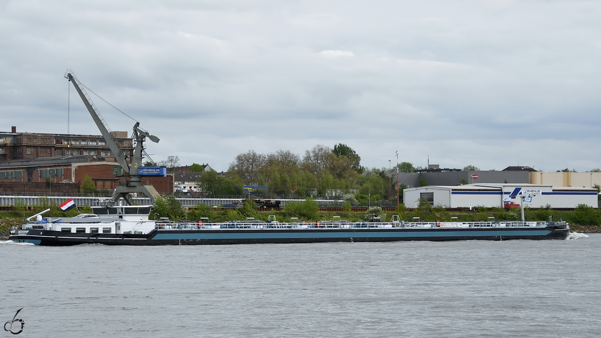 Das Tankmotorschiff AQUASHIP (ENI: 02333736) war Anfang Mai 2021 auf dem Rhein bei Duisburg zu sehen.