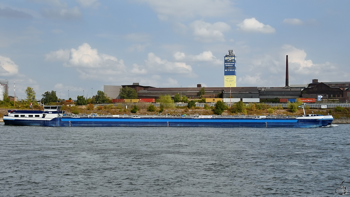 Das Tankmotorschiff AVENTURA (ENI: 02333406) war Ende August 2022 auf dem Rhein bei Duisburg zu sehen.