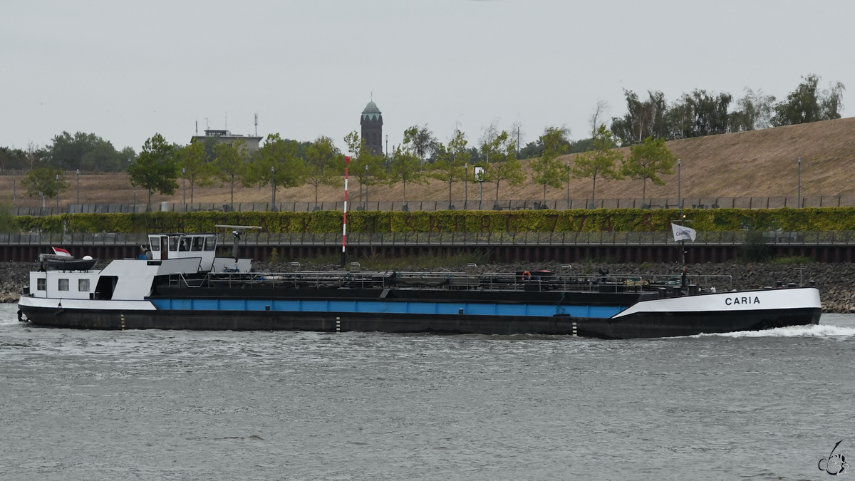 Das Tankmotorschiff CARIA (ENI:02314161) war Ende August 2022 in Duisburg zu sehen.