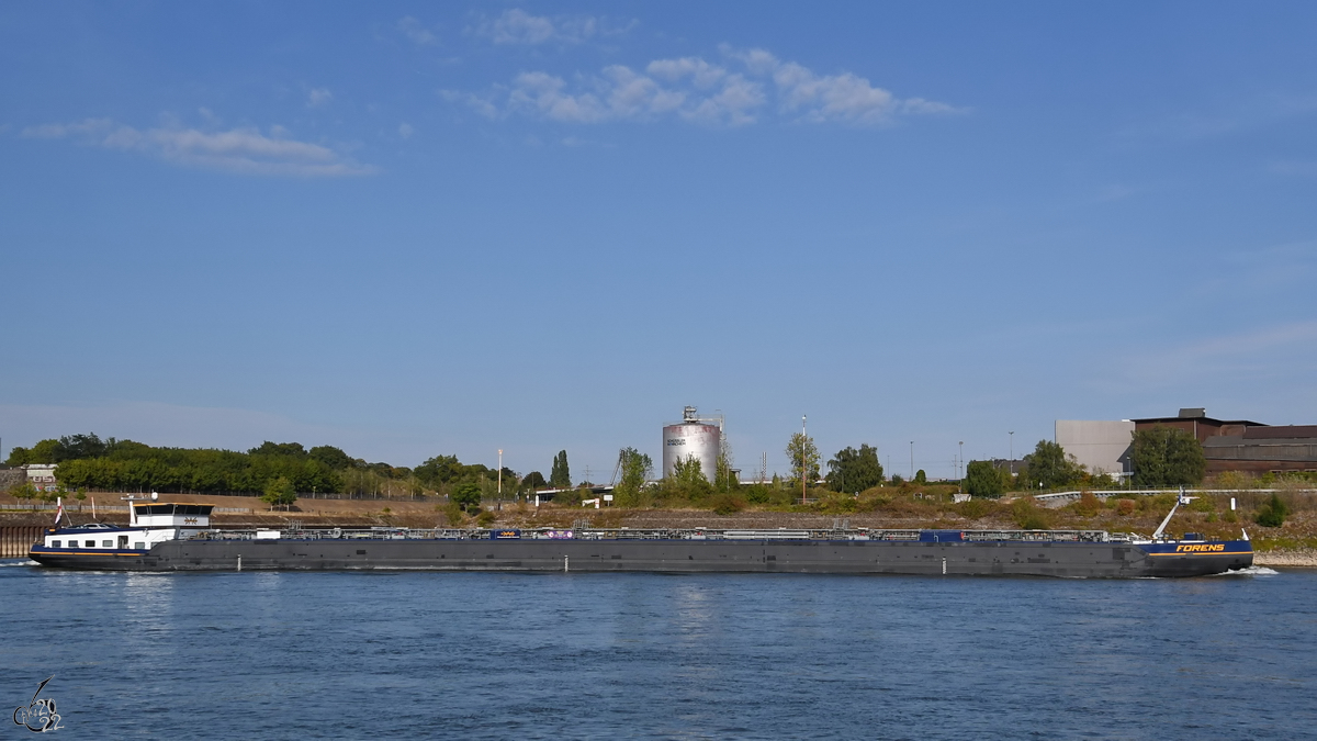 Das Tankmotorschiff FORENS (ENI: 02333436) war Ende August 2022 in Duisburg zu sehen.