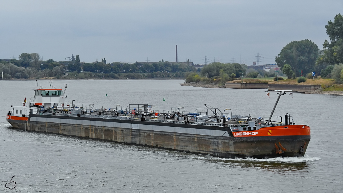 Das Tankmotorschiff LINDENHOF (ENI: 05501750) war Ende August 2022 in Duisburg unterwegs.