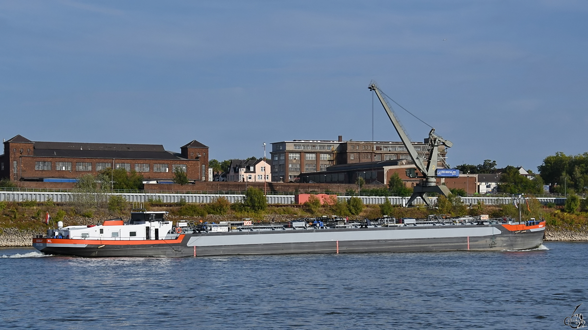 Das Tankmotorschiff MARIA-P (ENI: 02315118) war im August 2022 auf dem Rhein bei Duisburg zu sehen.