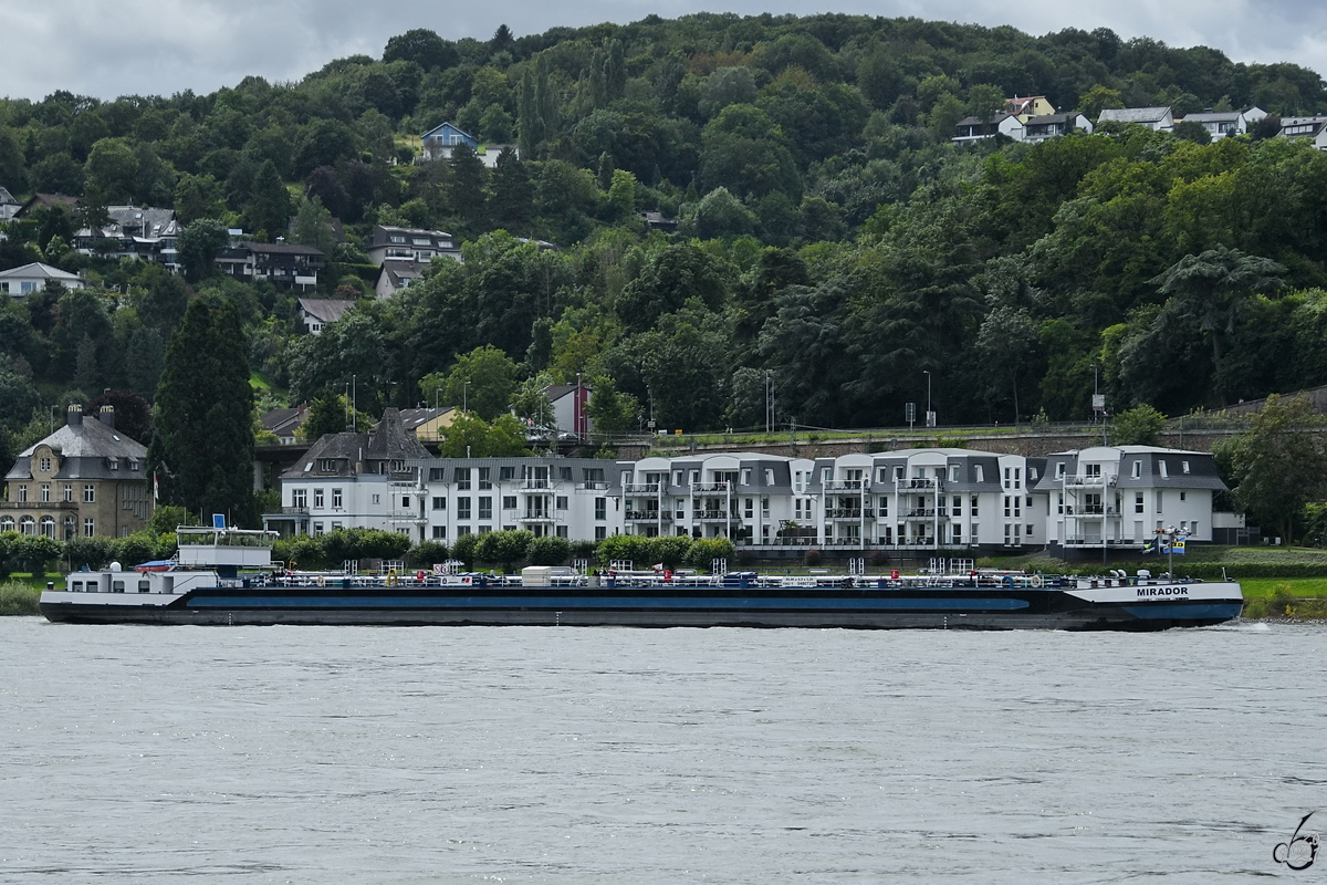 Das Tankmotorschiff MIRADOR (ENI: 04807200) war Anfang August 2021 auf dem Rhein bei Remagen unterwegs.