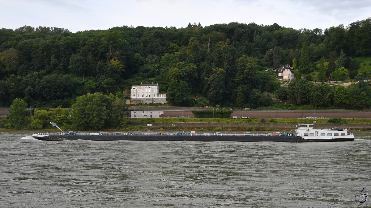 Das Tankmotorschiff NEMO (ENI: 04804120) war Anfang August 2021 auf dem Rhein bei Remagen unterwegs.