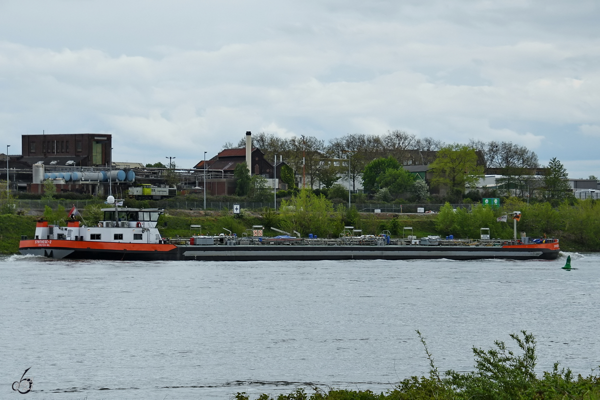 Das Tankmotorschiff SYNTHESE 2 (ENI: 02324596) war Anfang Mai 2021 auf dem Rhein bei Duisburg zu sehen.