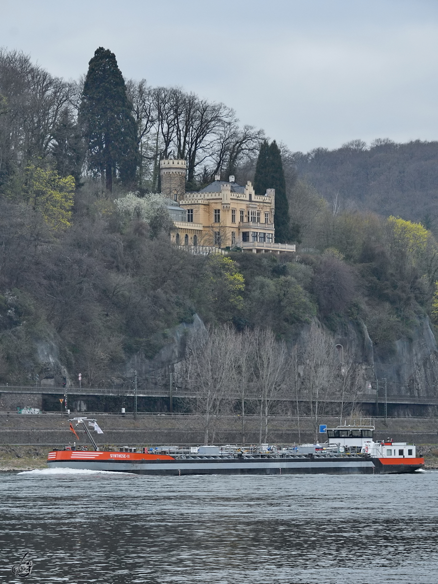 Das Tankmotorschiff SYNTHESE-II (ENI: 02324596) war Anfang April 2021 auf dem Rhein bei Unkel zu sehen.