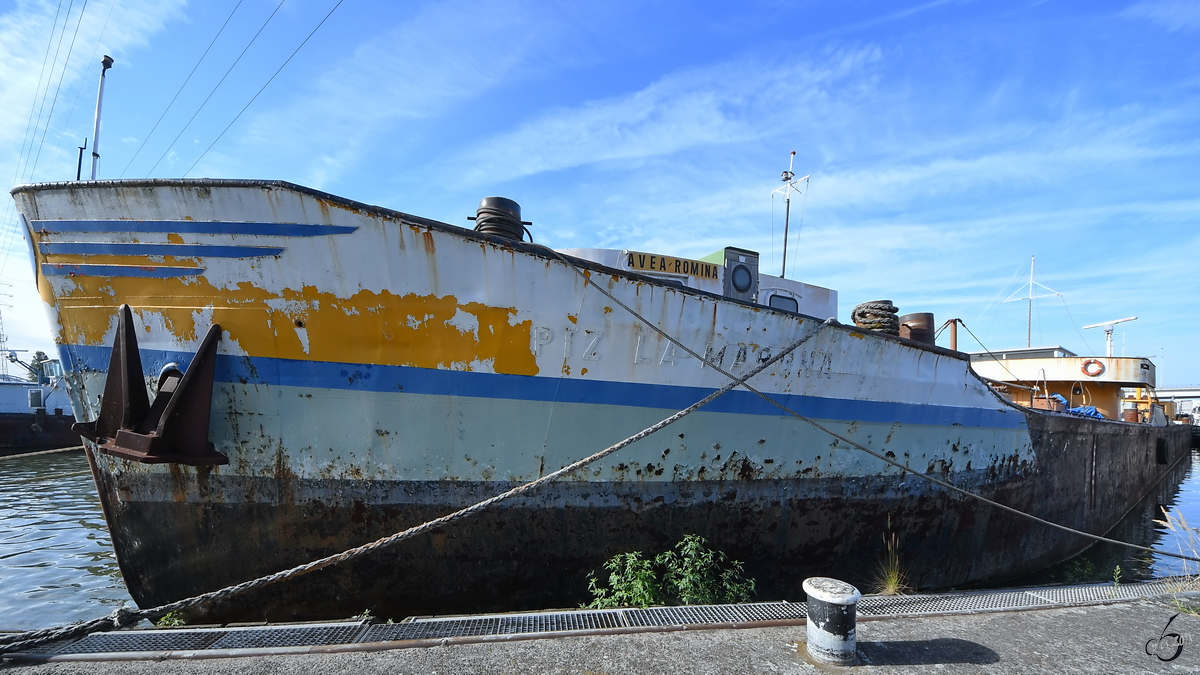 Das Tankschiff  Avea Romina  (ENI: 07000532) Ende Juli 2018 im Straatsburgdok Antwerpen.