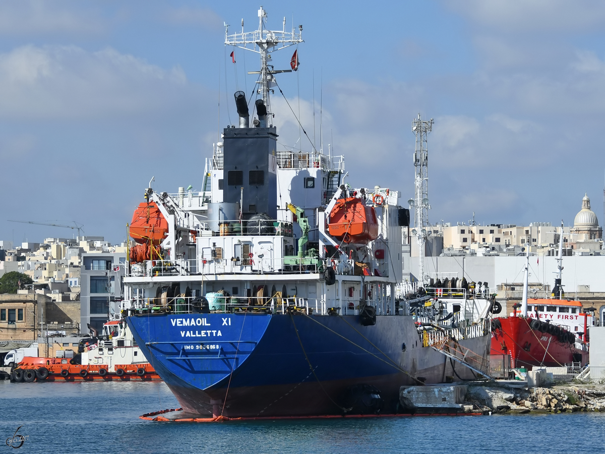 Das Tankschiff  Vemaoil XI  im Hafen von Valletta. (Oktober 2017)