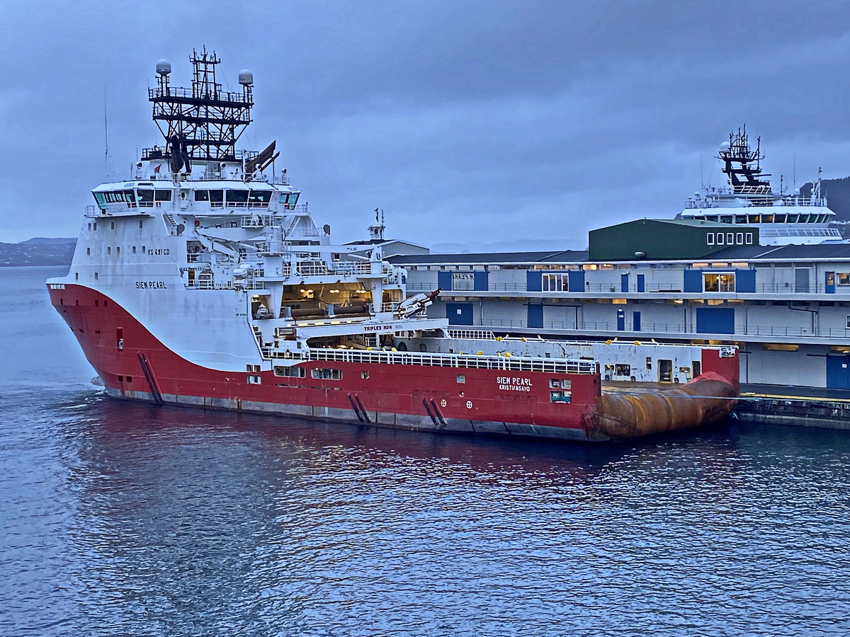 Das Versorgungsschiff SIEM PEARL im Hafen von Bergen am 28. Februar 2024.
