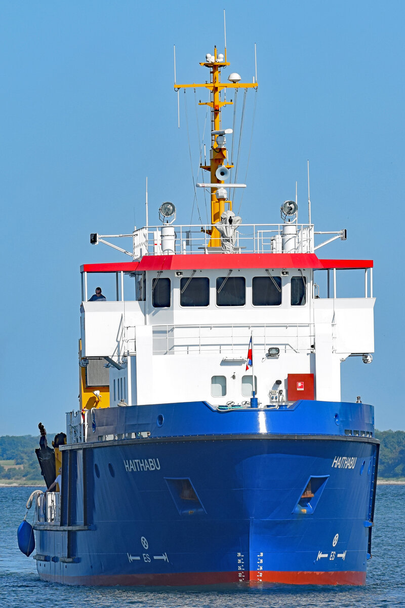 Das Vielzweckschiff HAITHABU (IMO 211651920) ist ein modernes Gewässerüberwachungsschiff des Landes Schleswig-Holstein. Betrieben wird das Schiff vom Landesbetrieb für Küstenschutz, Nationalpark und Meeresschutz (LKN-SH). 
Baujahr 2014, Länge 39 Meter, Breite 9,50 Meter

Fotoaufnahme in Lübeck-Travemünde, 24.08.2021
