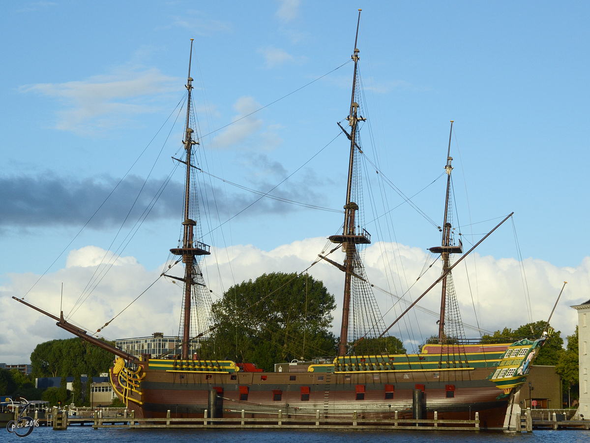 Das V.O.C.-Segelschiff Amsterdam im Museumshafen (August 2012)