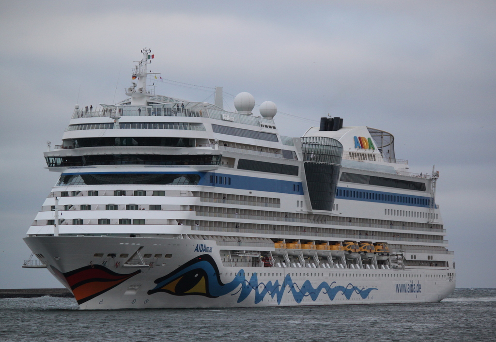 Das Wetter lies am Morgen des 14.07.2018 sehr zu wünschen übrig als die Aidamar der Reederei Aida Cruises in Warnemünde einlief gegen 06:32 Uhr 