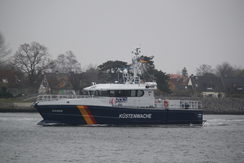 das Zollboot Darss beim Auslaufen am 23.11.2019 in Warnemünde.