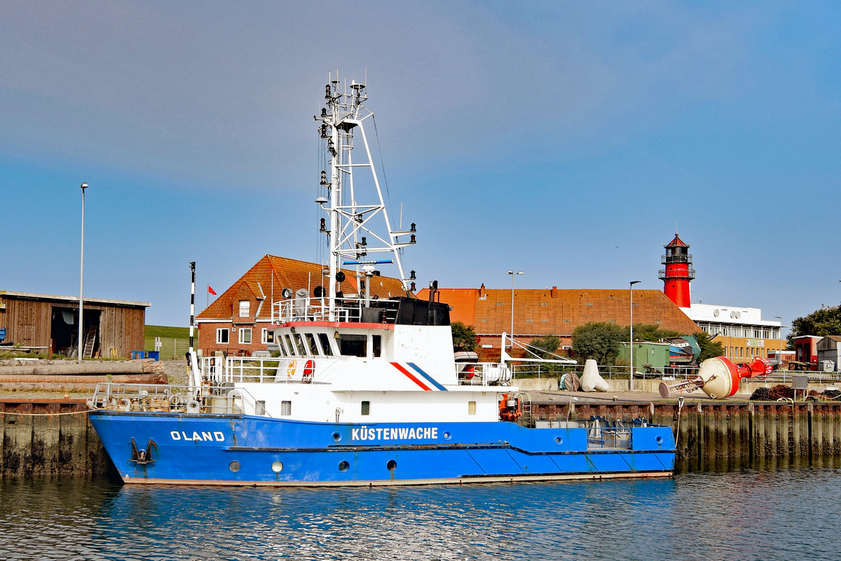 Das zur schleswig-holsteinischen Küstenwache gehörende Boot OLAND am 29.08.2017 im Hafen von Büsum