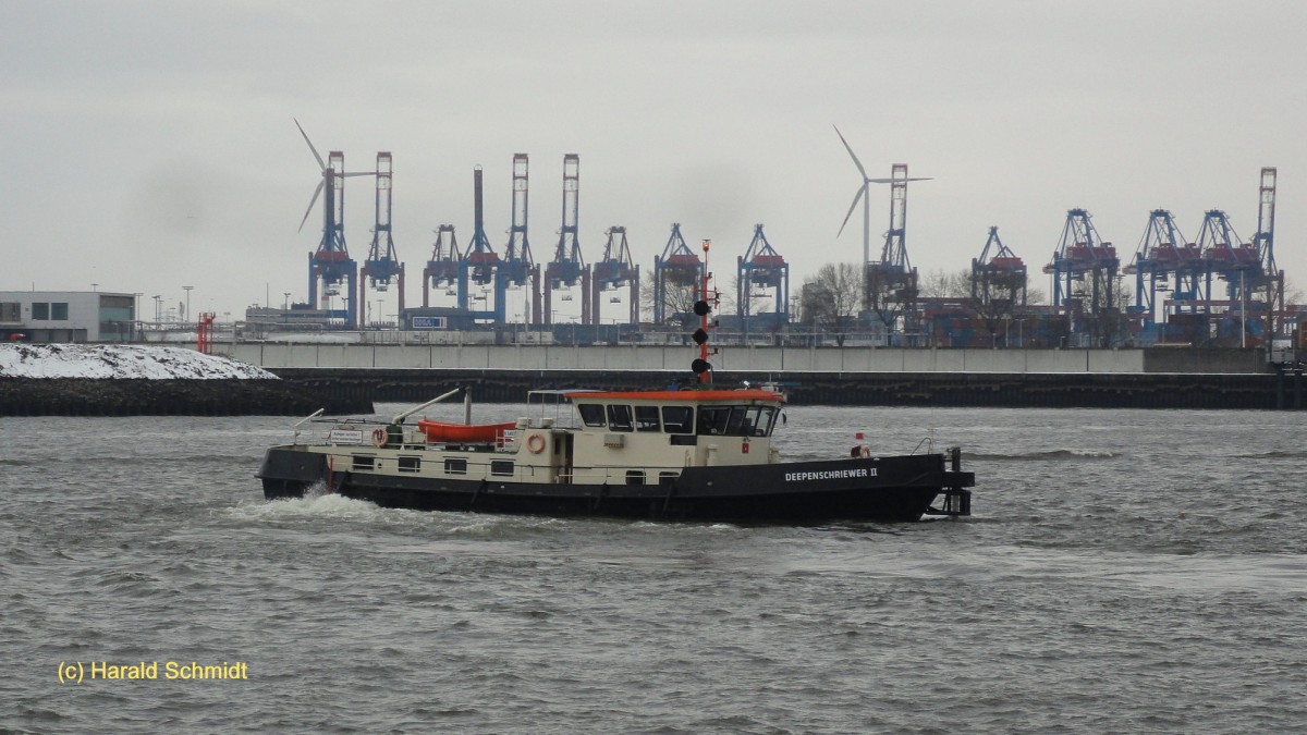 DEEPENSCHRIEWER II am 13.3.2013, Hamburg, Elbe vor dem Fischereihafen bei der Arbeit /

Mess- und Peilschiff der HPA / La 27,5 m, B 8,6 m, Tg 1,35 m / 2 Diesel ges. 294 kW, 400 PS, 2 VSP, Freifahrt 7 kn, Messfahrt 4 kn / 1970 bei Menzer, HH-Bergedorf /
Aufgabe: Hydrographische Vermessung der Hafengewsser des Hamburger Hafens mittels eines
Flchenlotsystems. berwachung der Solltiefen sowie der Topographie der Gewssersohle hinsichtlich 
