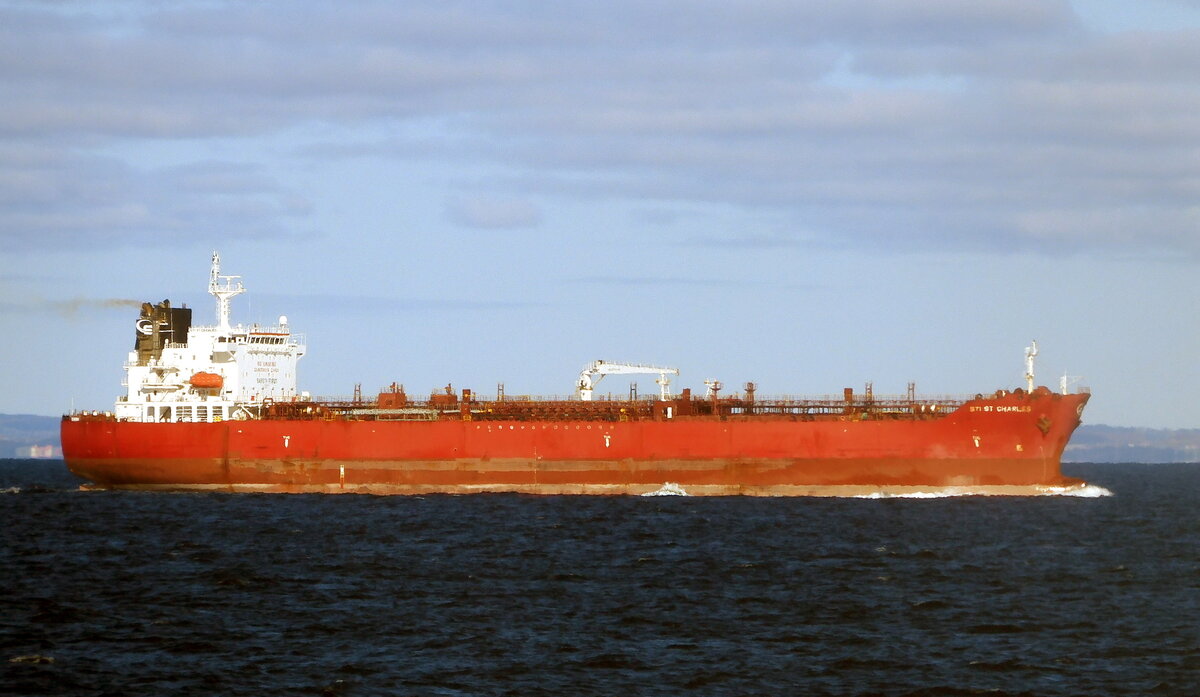 Der 183m lange Tanker STI ST CHARLES am 20.10.22 auf der Ostsee