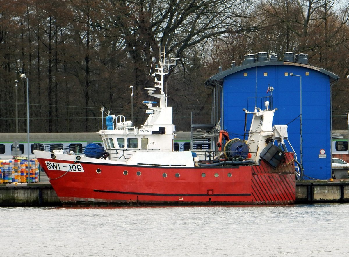 Der 18m lange Fisch Trawler SWI-106 am 07.03.19 in Swinemünde