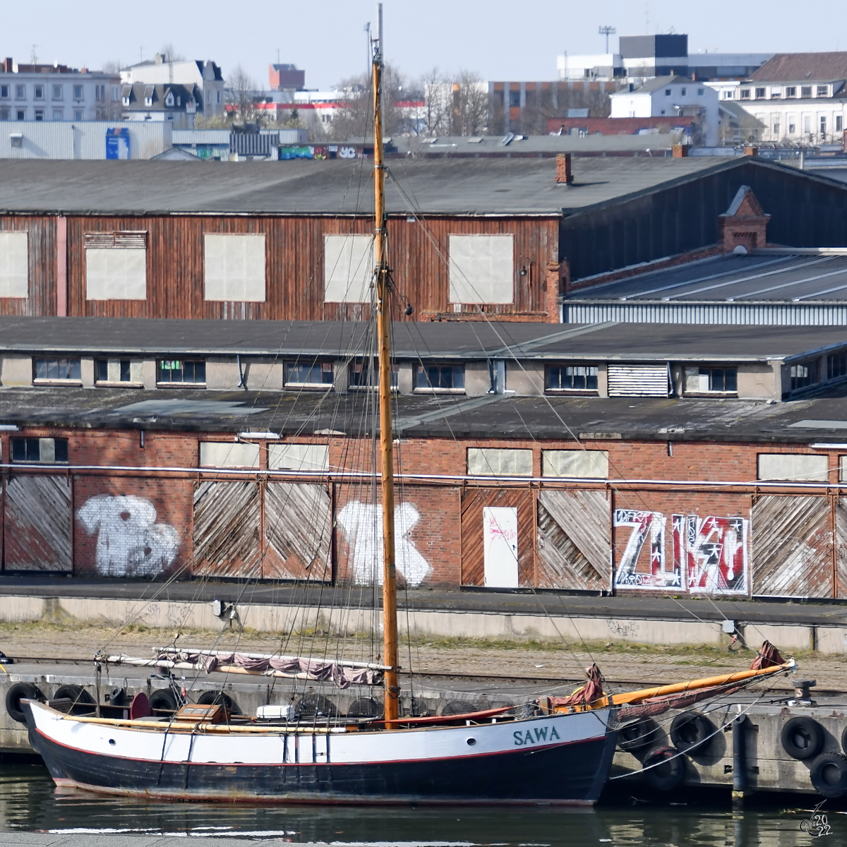Der 1924 gebaute Segelkutter SAWA war Ende März 2022 in Lübeck zu sehen.
