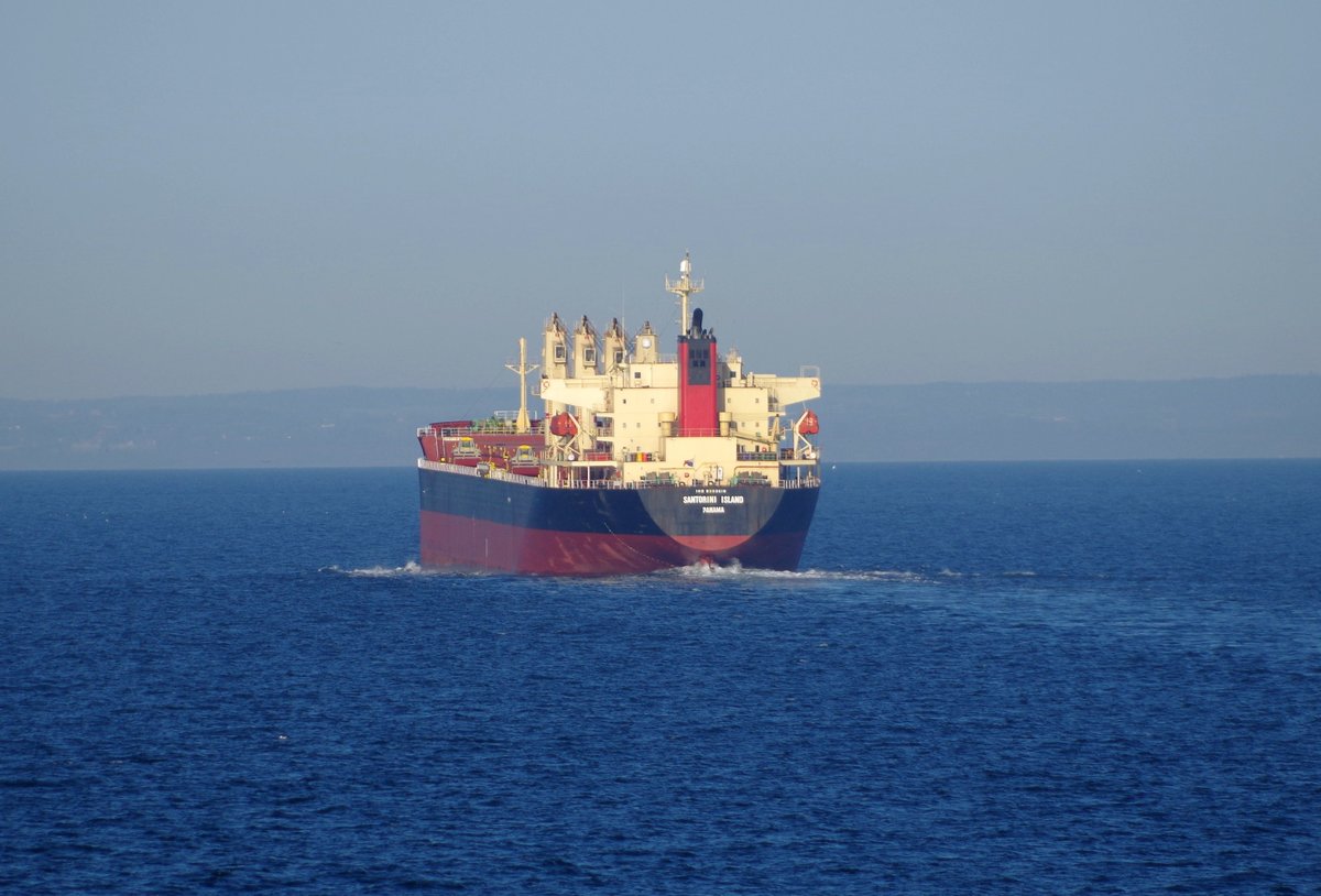 Der 198m lange Frachter SANTORINI ISLAND am 22.05.18 auf der Ostsee vor Bornholm