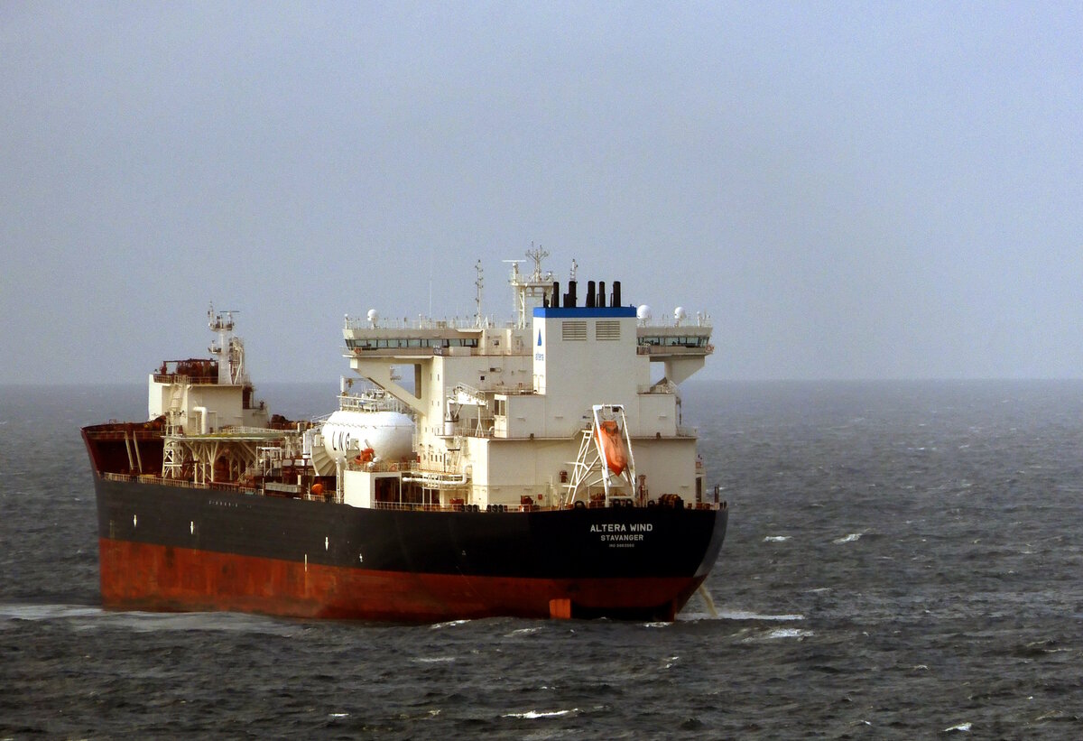 der 245m lange Rohöltanker ALTERA WIND am 26.09.23 auf der Nordsee