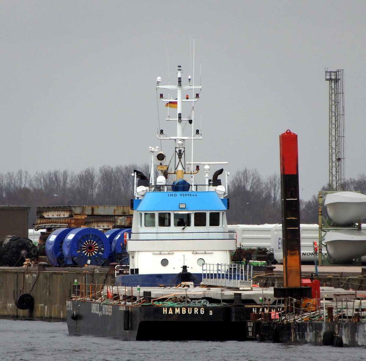 der 26m lange Schlepper NOORPOWER am 05.03.24 in Rostock.