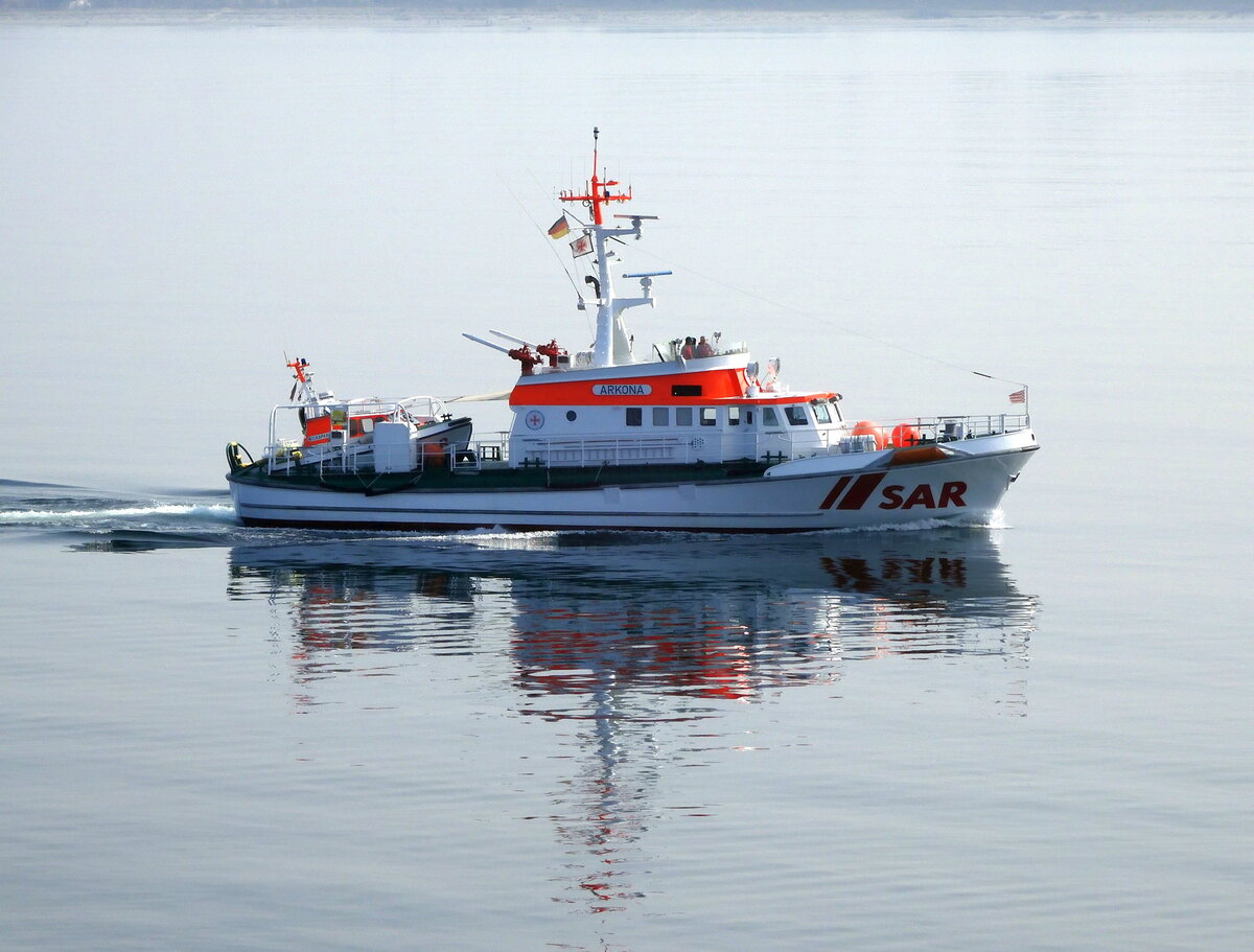 Der 28m lange SAR Kreuzer ARKONA am 24.03.22 vor Rostock