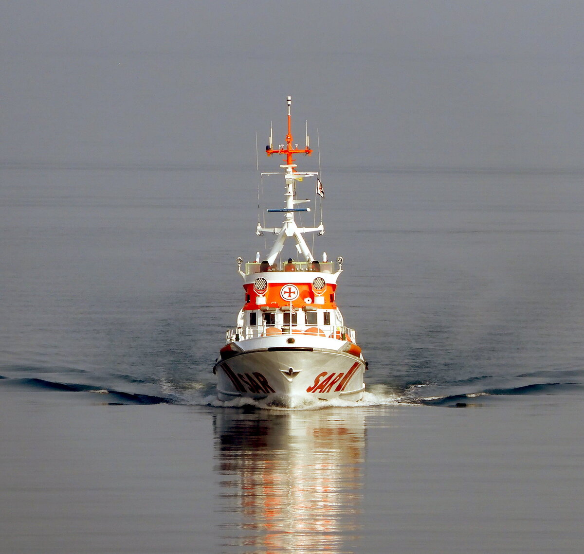 Der 28m lange SAR Kreuzer ARKONA am 24.03.22 vor Rostock