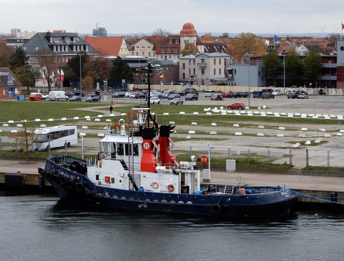 Der 30m lange Schlepper VB BALTIC am 08.11.23 in Rostock