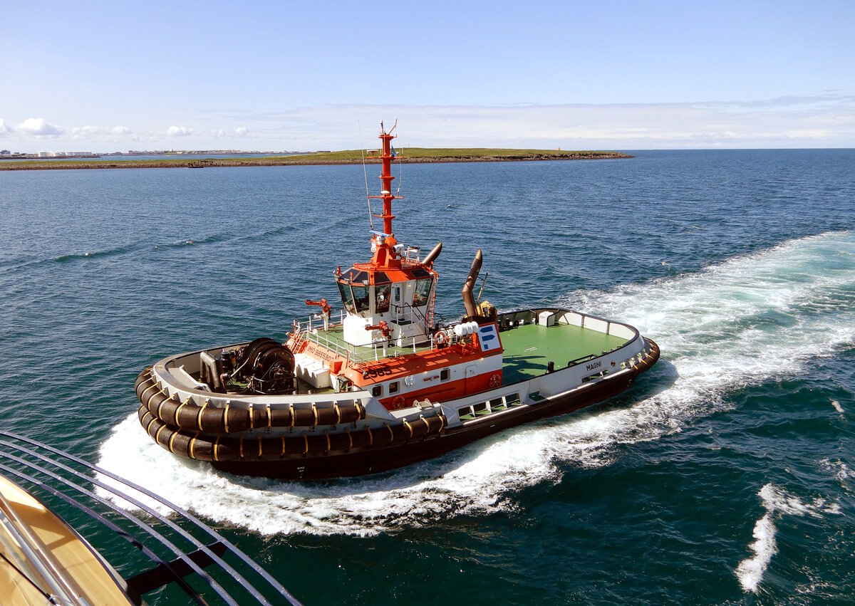 Der 32m lange Schlepper MAGNI am 30.05.25 vor Reykjavik.