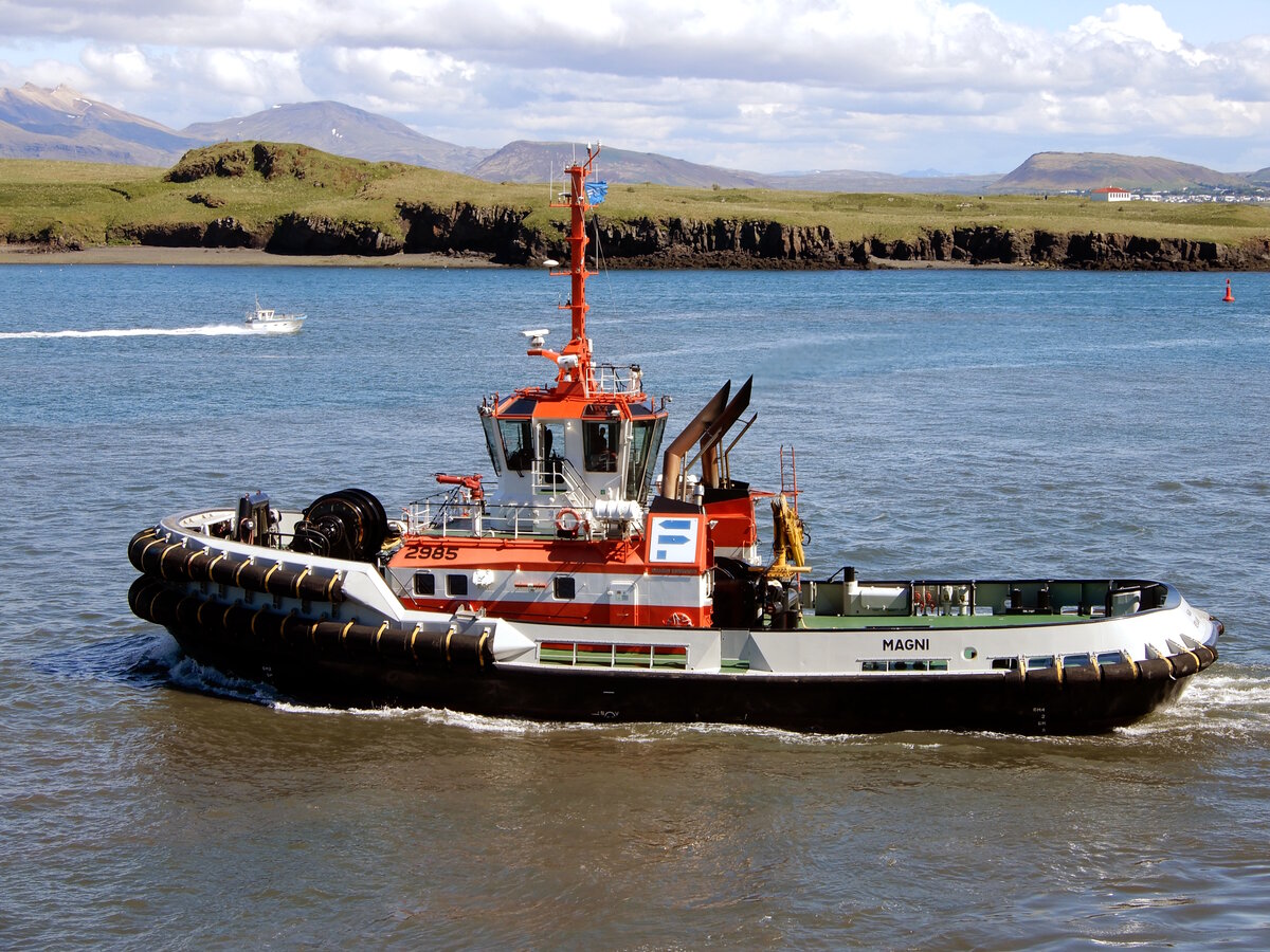 Der 32m lange Schlepper MAGNI am 30.05.25 vor Reykjavik.
