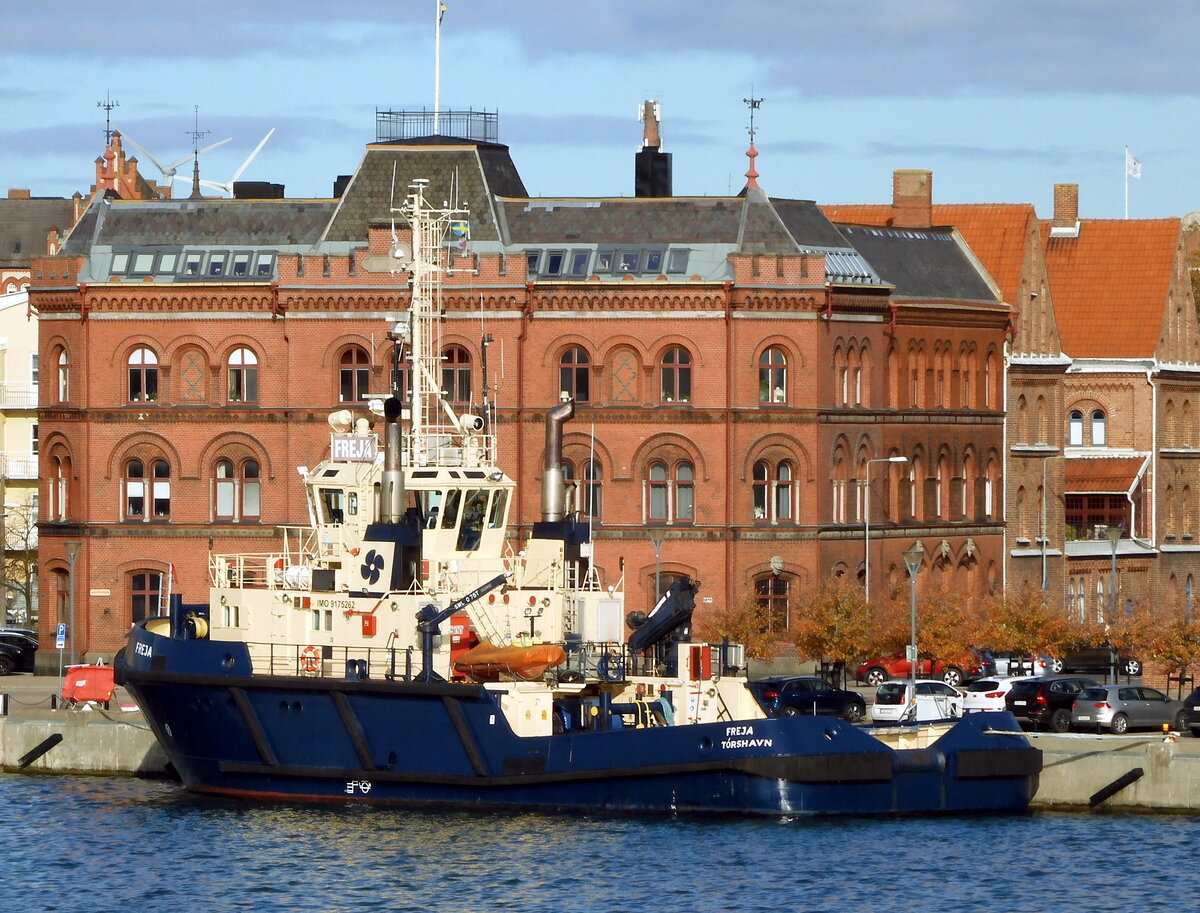 Der 33m lange Schlepper FREJA am 20.10.22 in Ystad