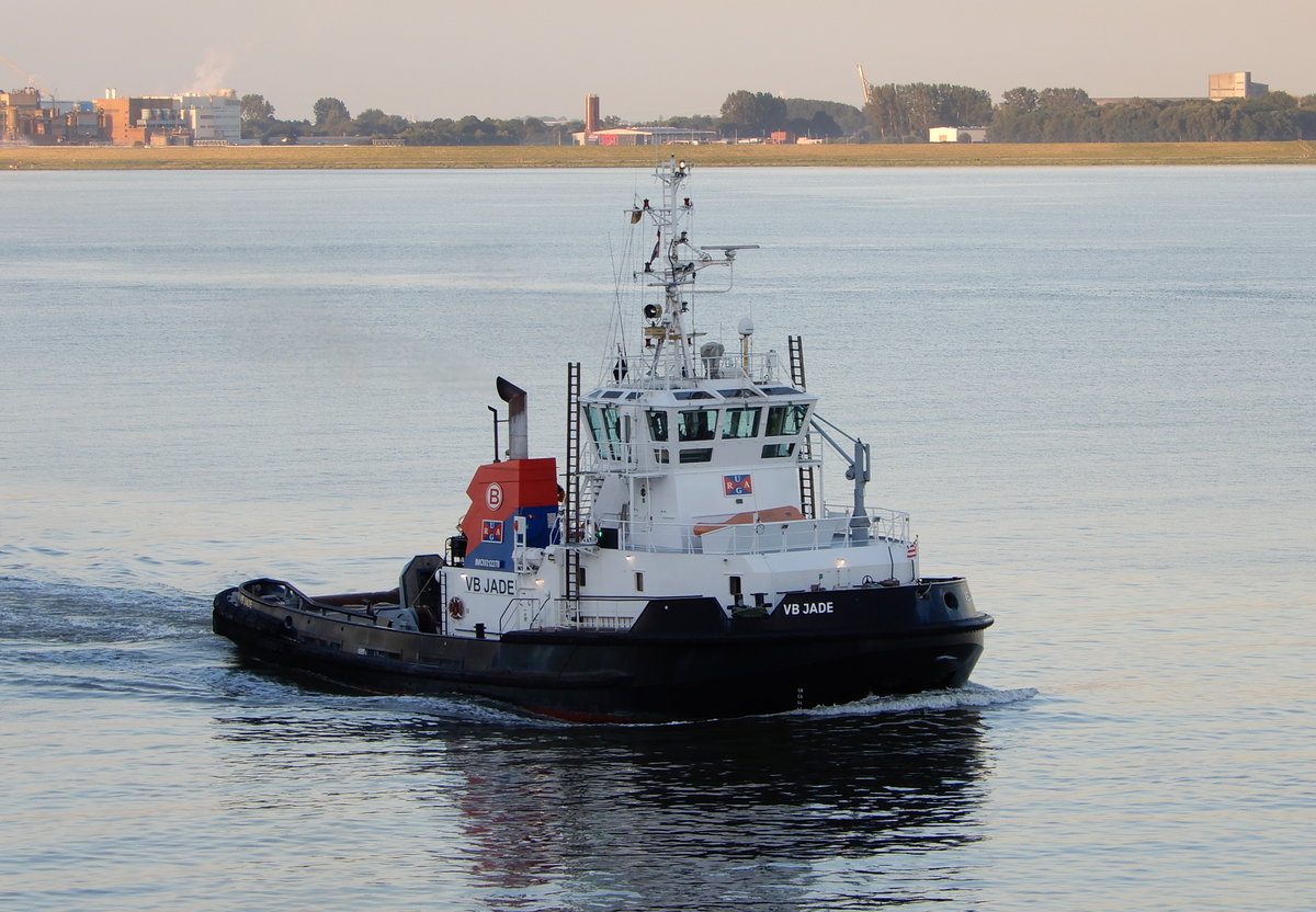 Der 33m lange Schlepper VB JADE am 22.06.19 in Bremerhaven