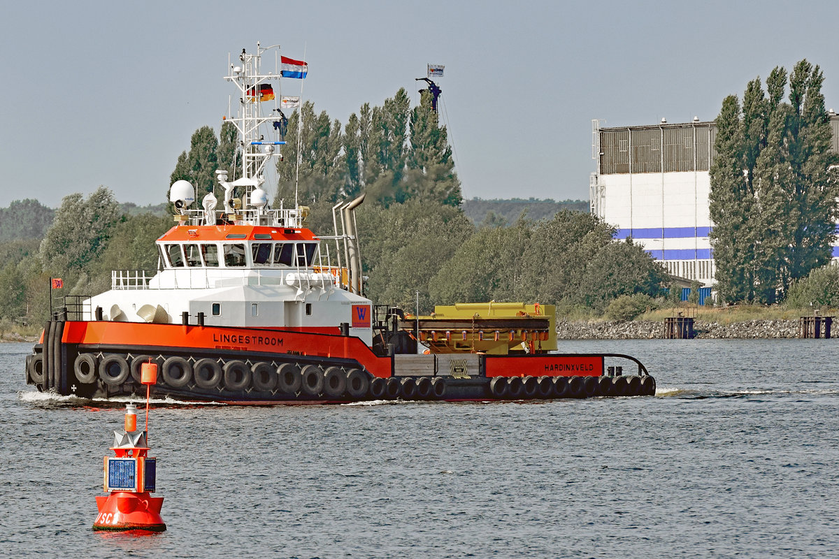 Der 35 m lange Schlepper LINGESTROOM (IMO 9819404 ) am 30.08.2017 im Hafen von Rostock-Warnemünde