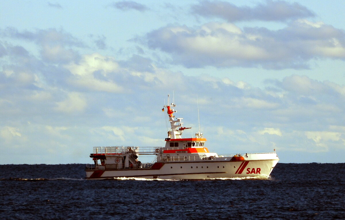 Der 37m lange Seenotkreuzer HARRO KOEBKE am 19.10.22 vor Sassnitz