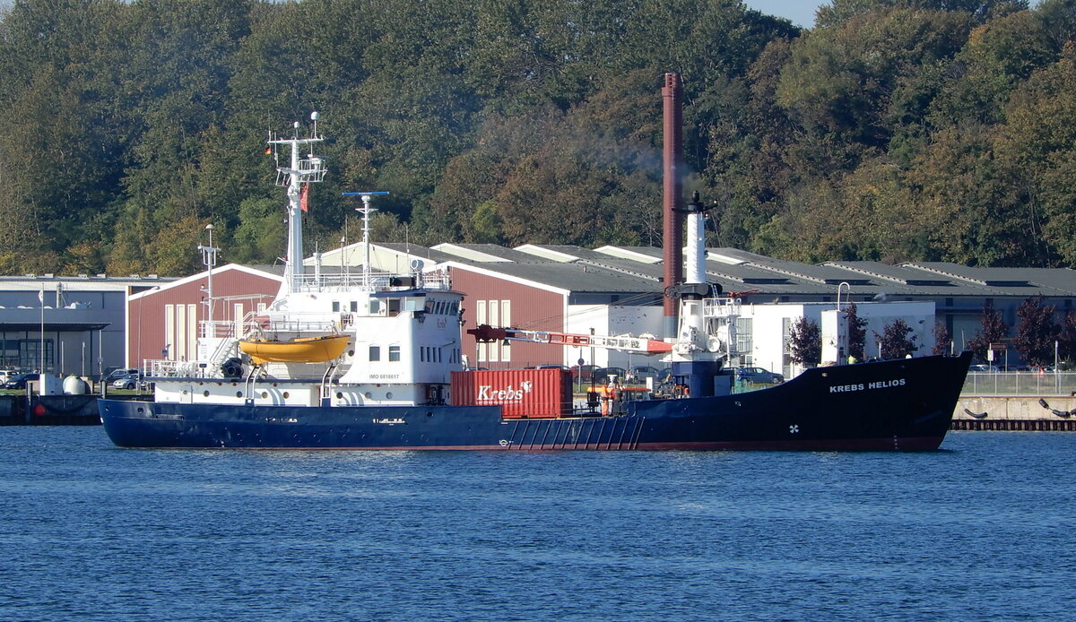 Der 49m lange Mehrzweckfrachter KREBS HELIOS am 07.10.21 in Sassnitz