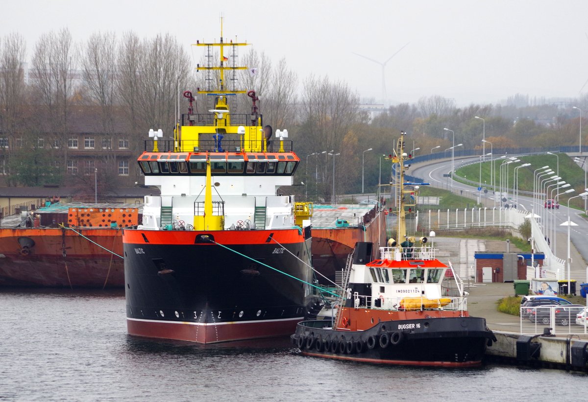 Der 62m lange Notschlepper BALTIC am 10.11.17 in Rostock