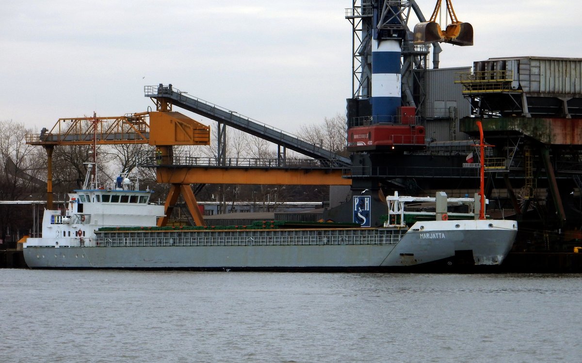 Der 83m lange Mehrzweckfrachter Marjatta am 07.03.19 in Swinemünde