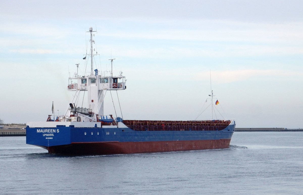 Der 88m lange Stückgutfrachter MAUREEN S am 08.11.19 in Rostock