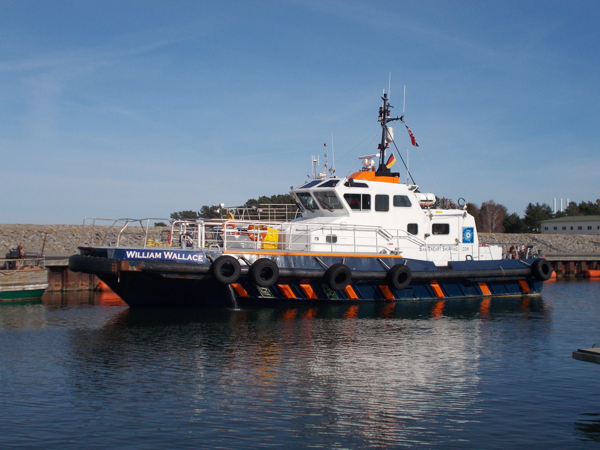 Der britische  WILLIAM WALLACE  im Hafen von Lubmin am 02.April 2016.