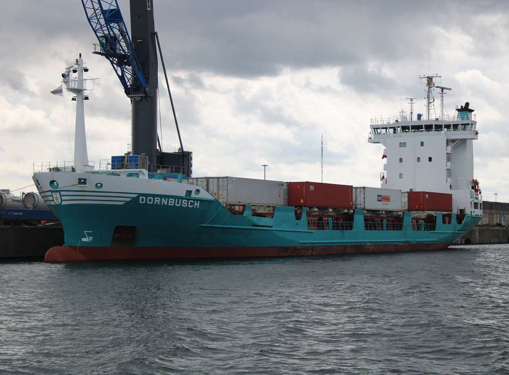 Der Container Frachter DORNBUSCH lag am Mittag des 25.07.2020 im Rostocker-Seehafen.