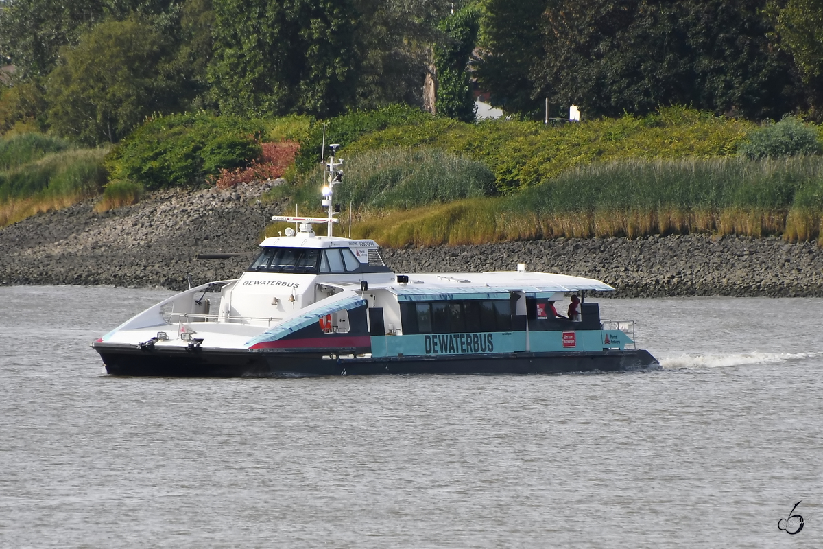 Der Fährkatamaran  Smiltyne  (ENI: 02324344) Ende Juli 2018 auf der Schelde in Antwerpen.